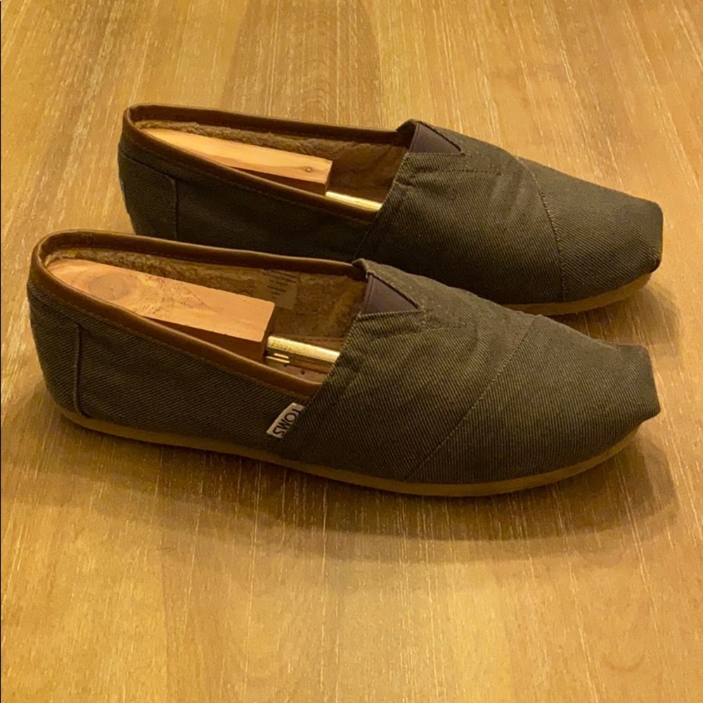 Toms slip on